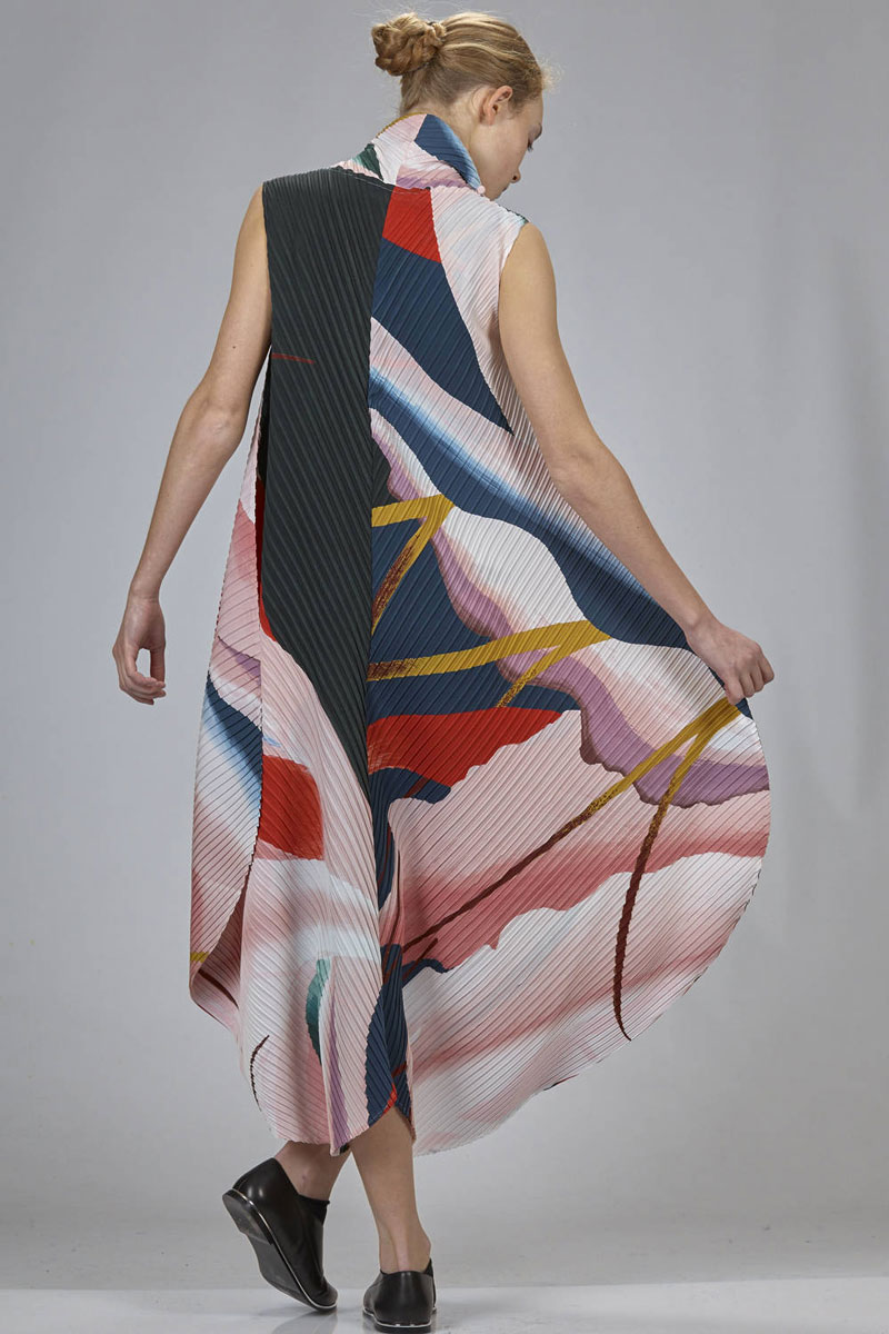 Issey-Miyake-Resort-dress-3